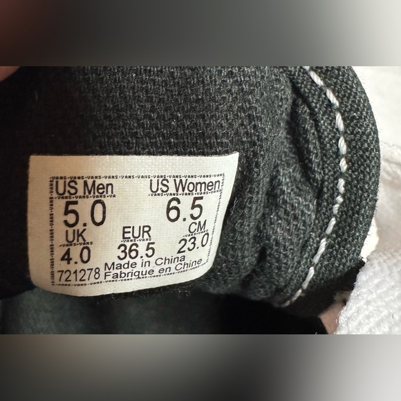 Vans X Embroidered Cherry Butterfly Old Skool Checkered Shoes Womens Size 6.5 - Picture 8 of 9